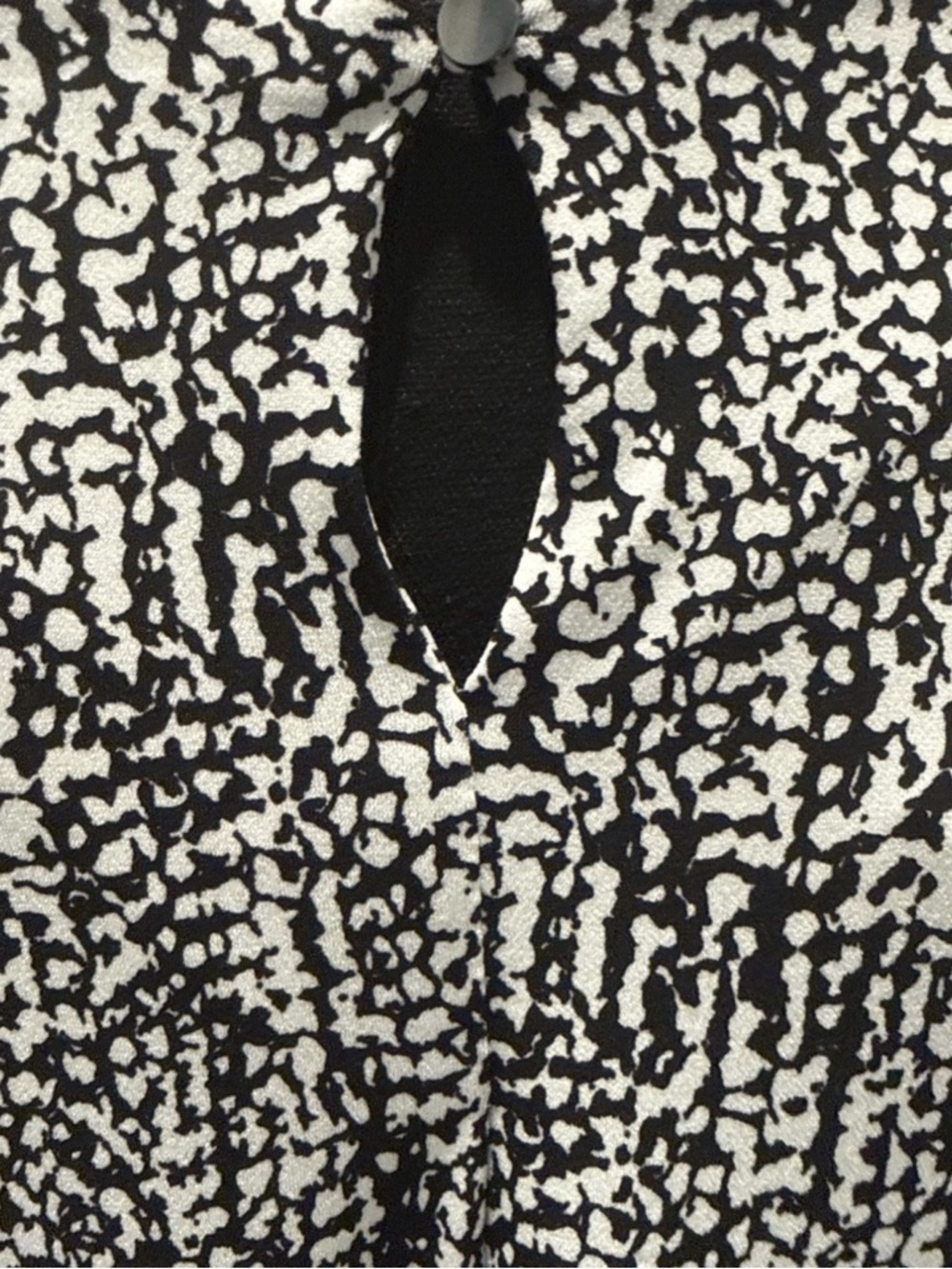 Calvin Klein Women's Sleeveless Black & White Blouse, Size 2X - Picture 12 of 14